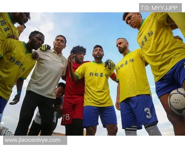 足球传奇同框 燃情对决震撼合影 展现超凡实力与球场风采 足球传奇同框 燃情对决震撼合影 展现超凡实力与球场风采